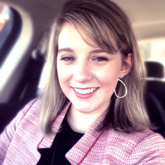 Meet your Posher, Courtney - Picture 1 of 1
